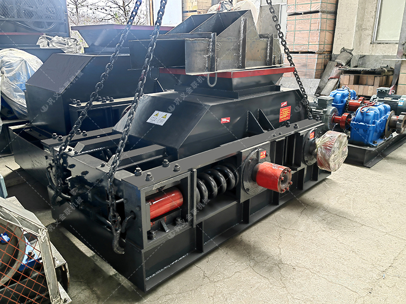 中型彈簧式對輥破碎機(jī)設(shè)備發(fā)往浙江