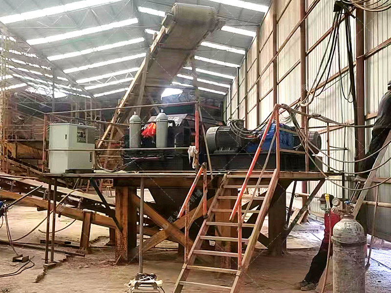 石頭碎成砂子能不能用？液壓對輥制砂機制砂效果怎么樣？