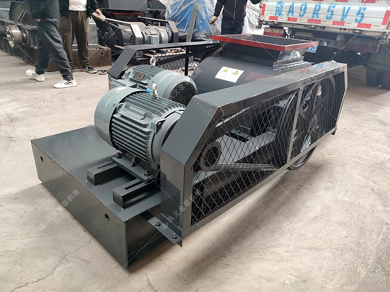 狼牙齒輥破碎機(jī)如何實(shí)現(xiàn)焦炭'大塊進(jìn)，勻粒出'的理想轉(zhuǎn)化？