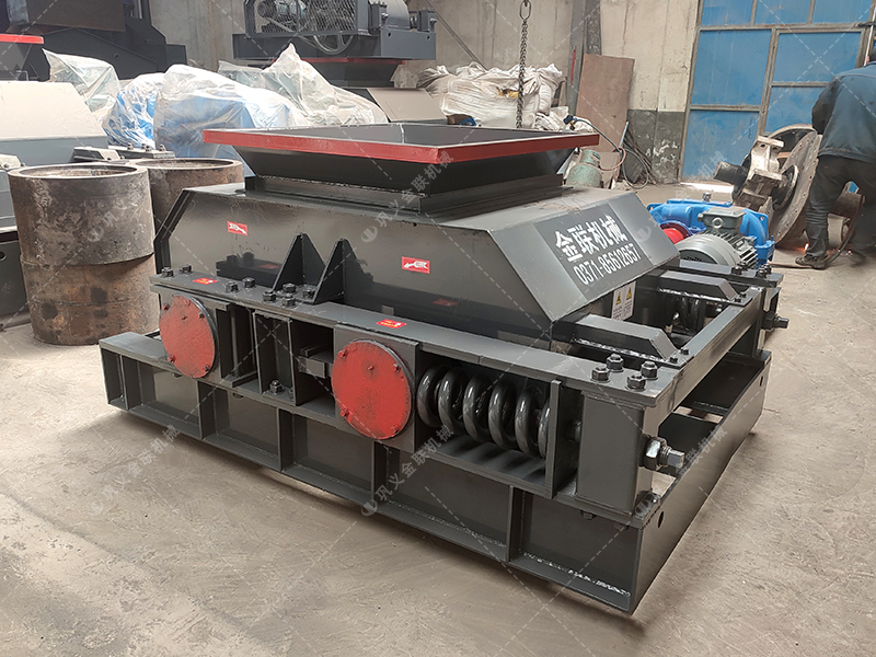 雙齒輥破碎機處理含雜原煤：專業(yè)優(yōu)勢究竟比傳統(tǒng)設(shè)備強在哪？